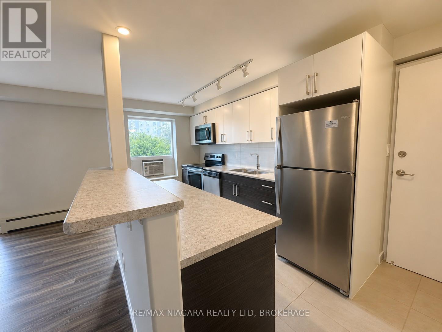 409 - 99 Church Street, St. Catharines, Ontario  L2R 3E1 - Photo 2 - X13528052