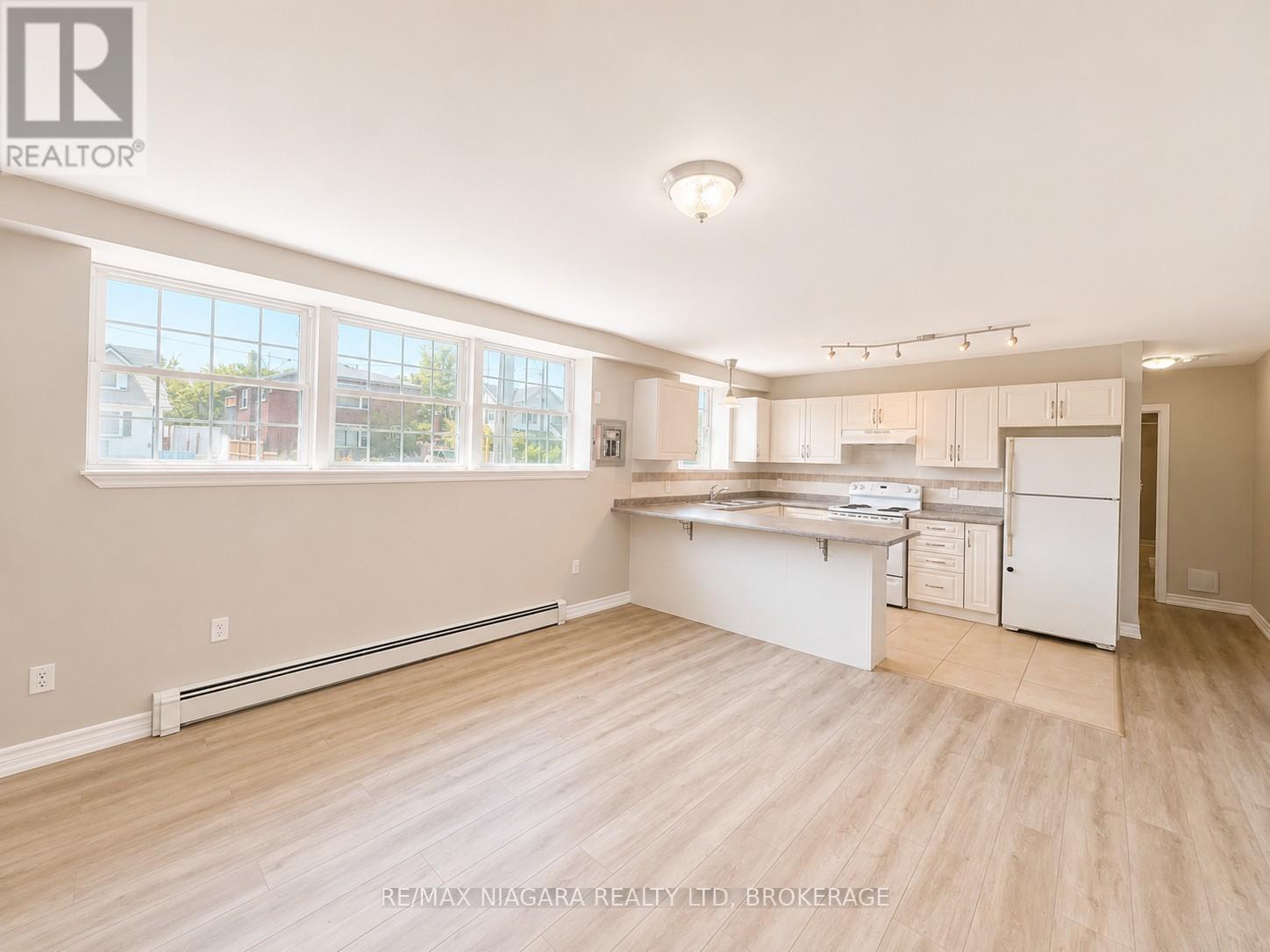 3 - 143 Westchester Crescent, St. Catharines, Ontario  L2P 2P2 - Photo 2 - X13528060