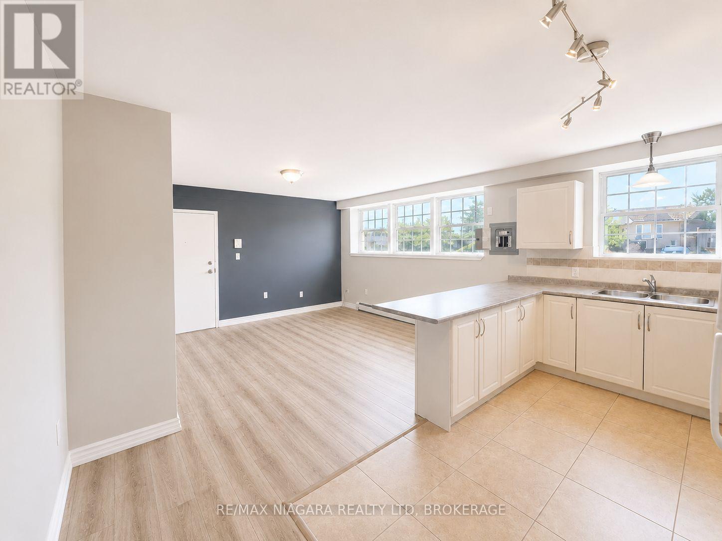3 - 143 Westchester Crescent, St. Catharines, Ontario  L2P 2P2 - Photo 3 - X13528060