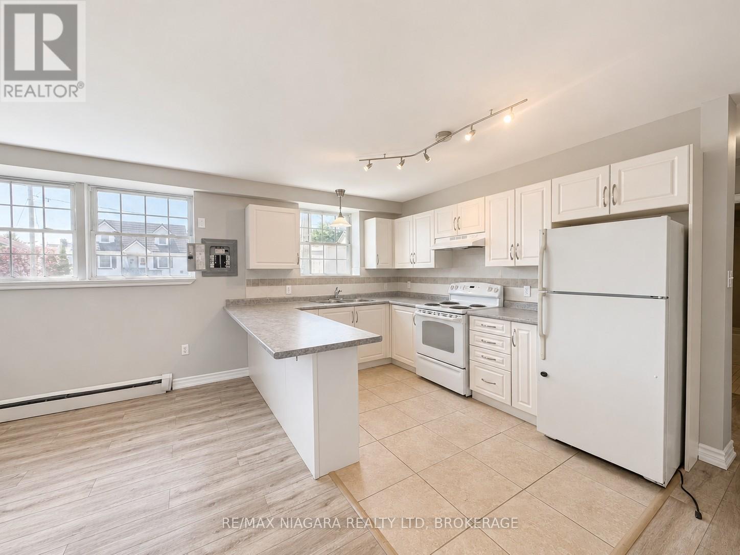 3 - 143 Westchester Crescent, St. Catharines, Ontario  L2P 2P2 - Photo 4 - X13528060