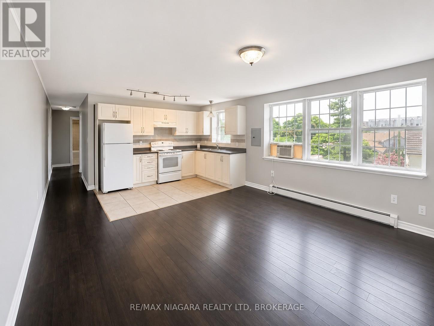 8 - 143 Westchester Crescent, St. Catharines, Ontario  L2P 2N8 - Photo 2 - X13528068