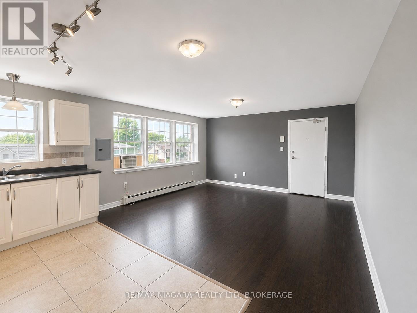 8 - 143 Westchester Crescent, St. Catharines, Ontario  L2P 2N8 - Photo 3 - X13528068