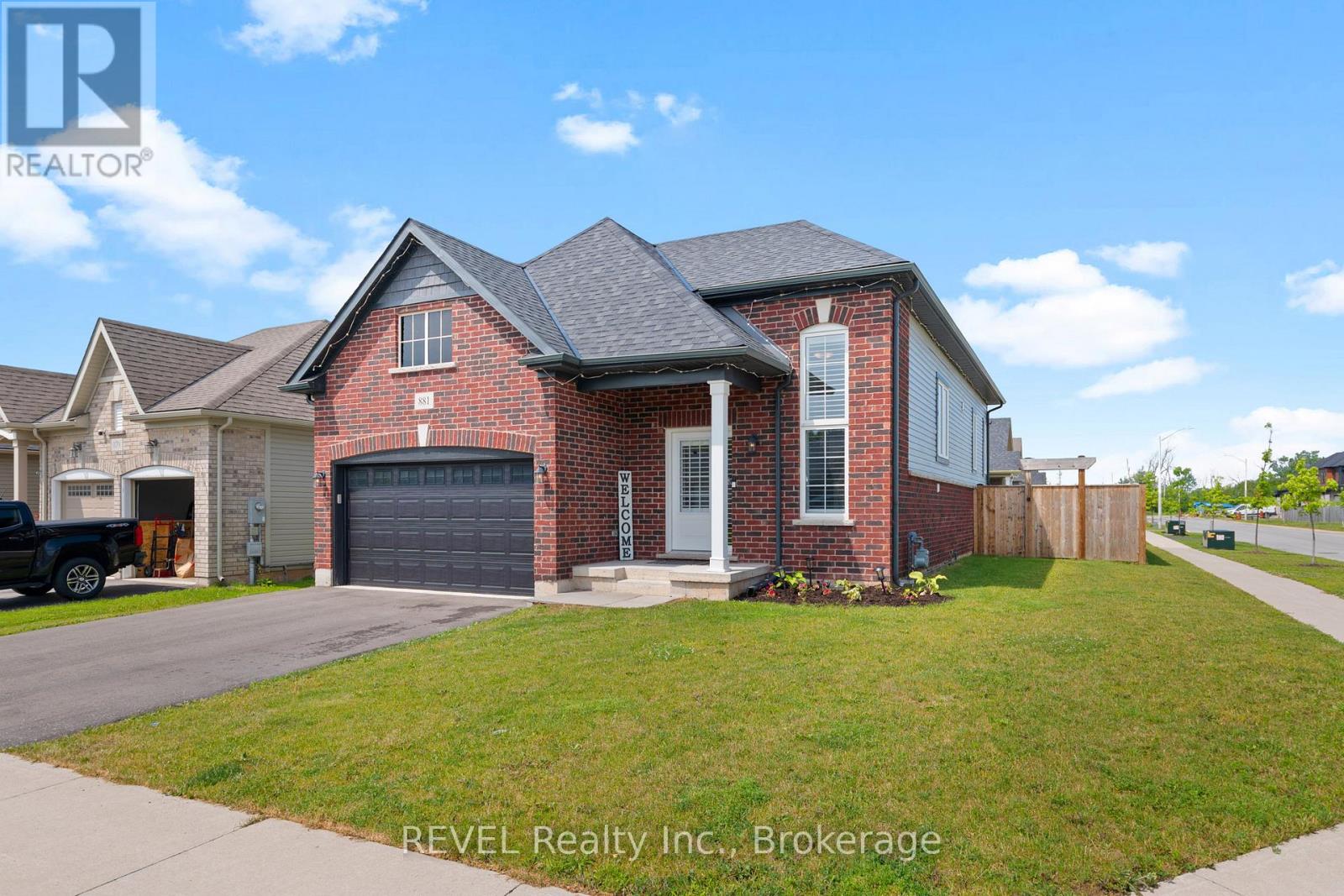 881 Burwell Street, Fort Erie, Ontario  L2A 0E3 - Photo 2 - X13529046