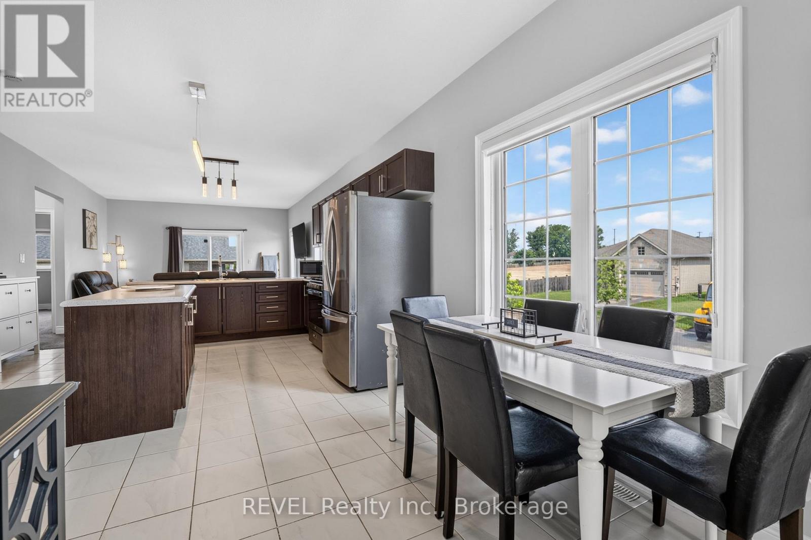 881 Burwell Street, Fort Erie, Ontario  L2A 0E3 - Photo 4 - X13529046