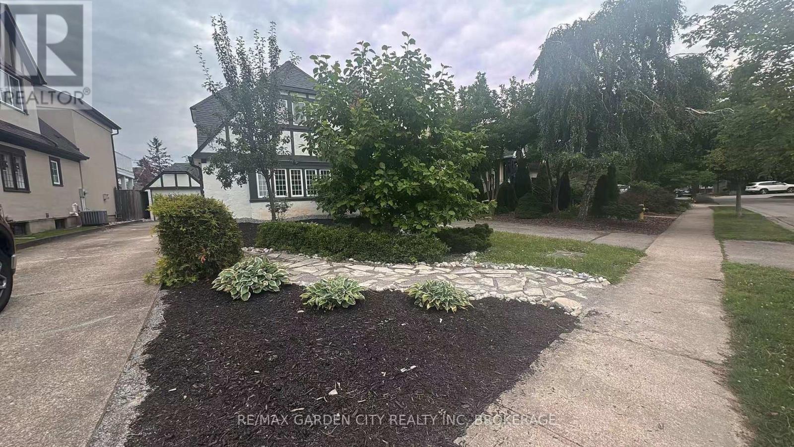56 South Drive, St. Catharines, Ontario  L2R 4V2 - Photo 5 - X13529910