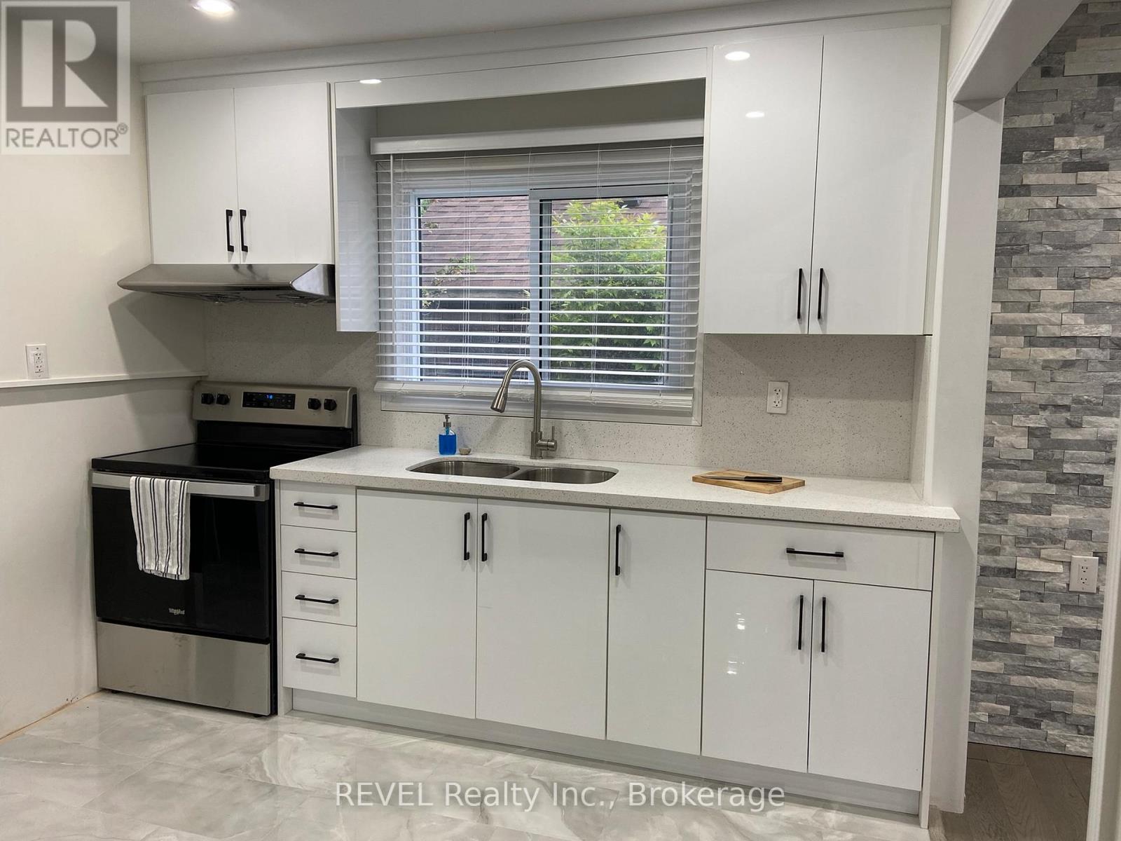 3184 Mosley Street, Wasaga Beach, Ontario  L9Z 1V4 - Photo 10 - S13530924