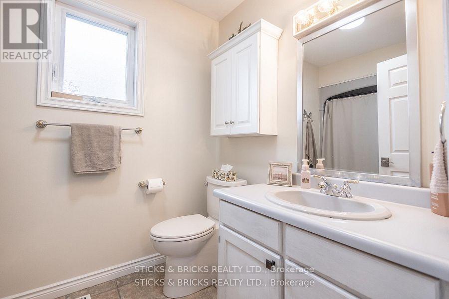 8238 Lexington Court, Niagara Falls, Ontario  L2H 1W4 - Photo 15 - X13531024