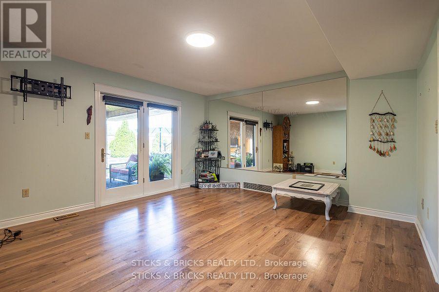 8238 Lexington Court, Niagara Falls, Ontario  L2H 1W4 - Photo 18 - X13531024