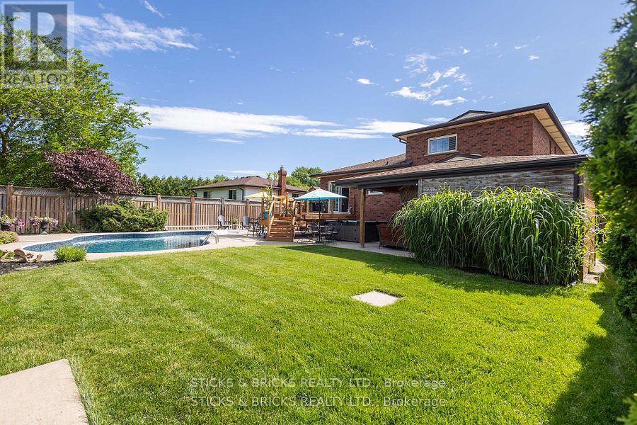 8238 Lexington Court, Niagara Falls, Ontario  L2H 1W4 - Photo 32 - X13531024