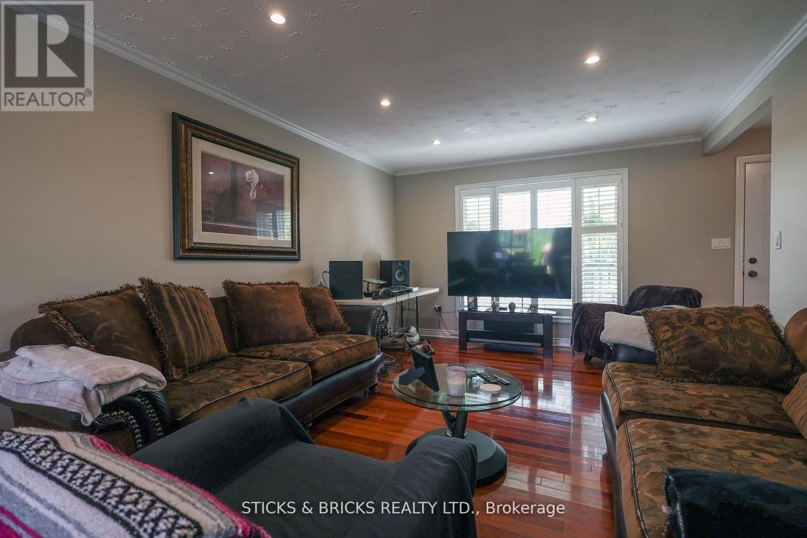 8238 Lexington Court, Niagara Falls, Ontario  L2H 1W4 - Photo 4 - X13531024