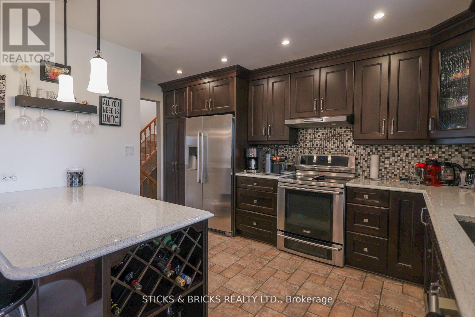 8238 Lexington Court, Niagara Falls, Ontario  L2H 1W4 - Photo 7 - X13531024