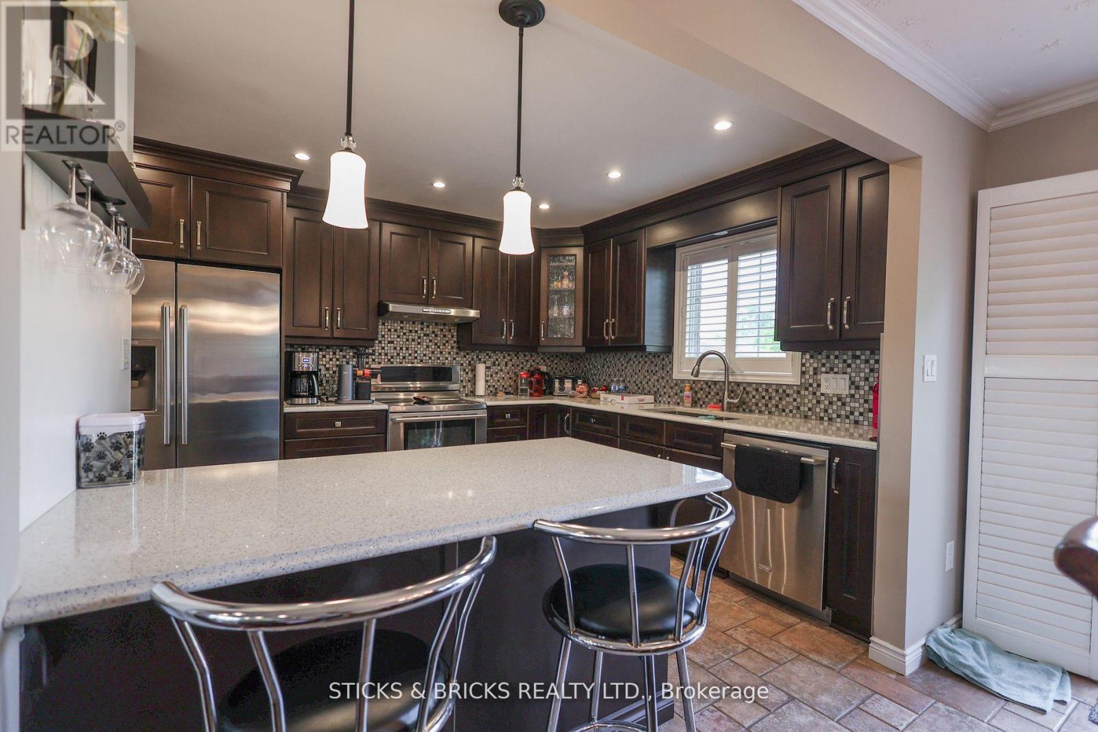 8238 Lexington Court, Niagara Falls, Ontario  L2H 1W4 - Photo 8 - X13531024