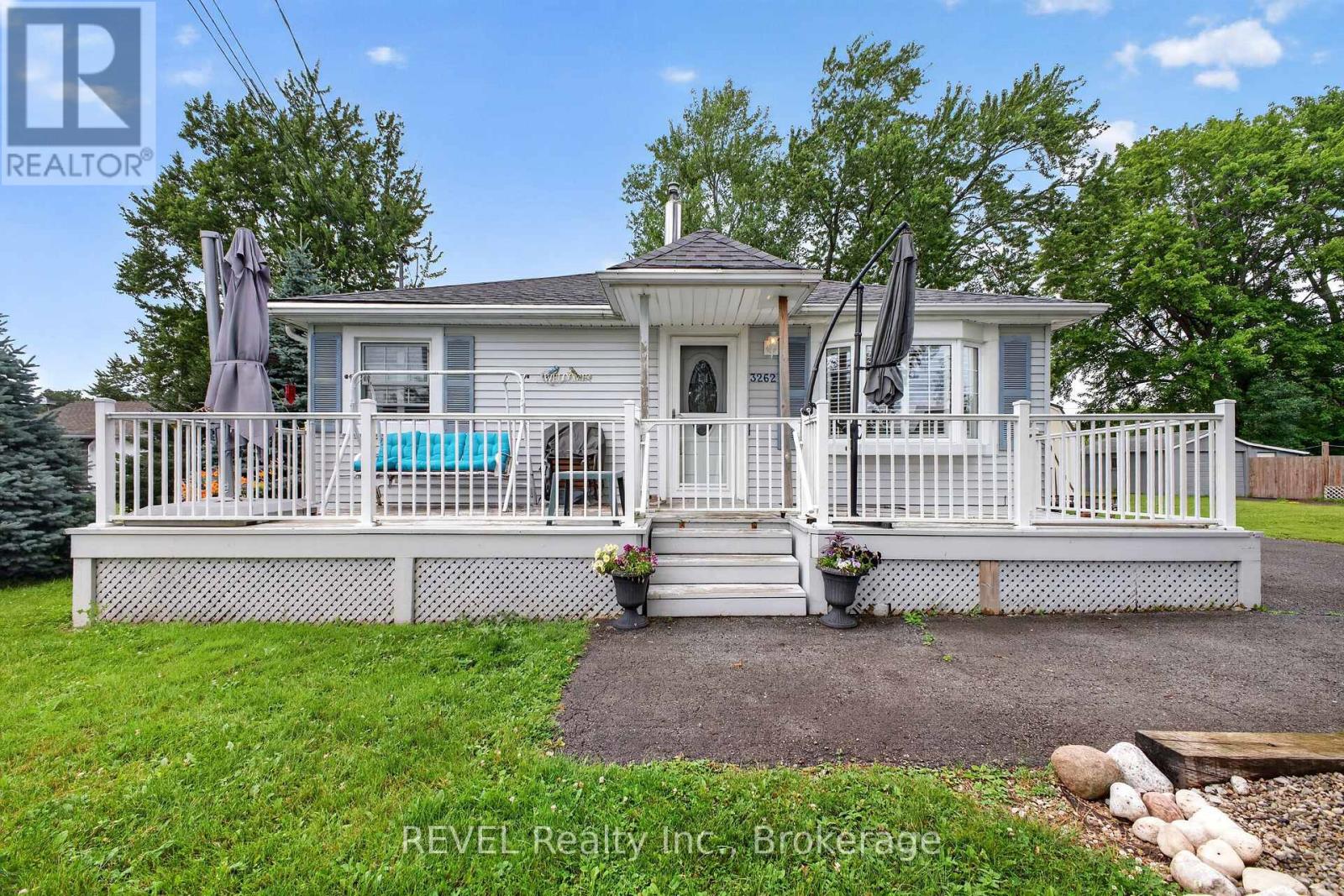 3262 YOUNG AVENUE, Fort Erie, Ontario