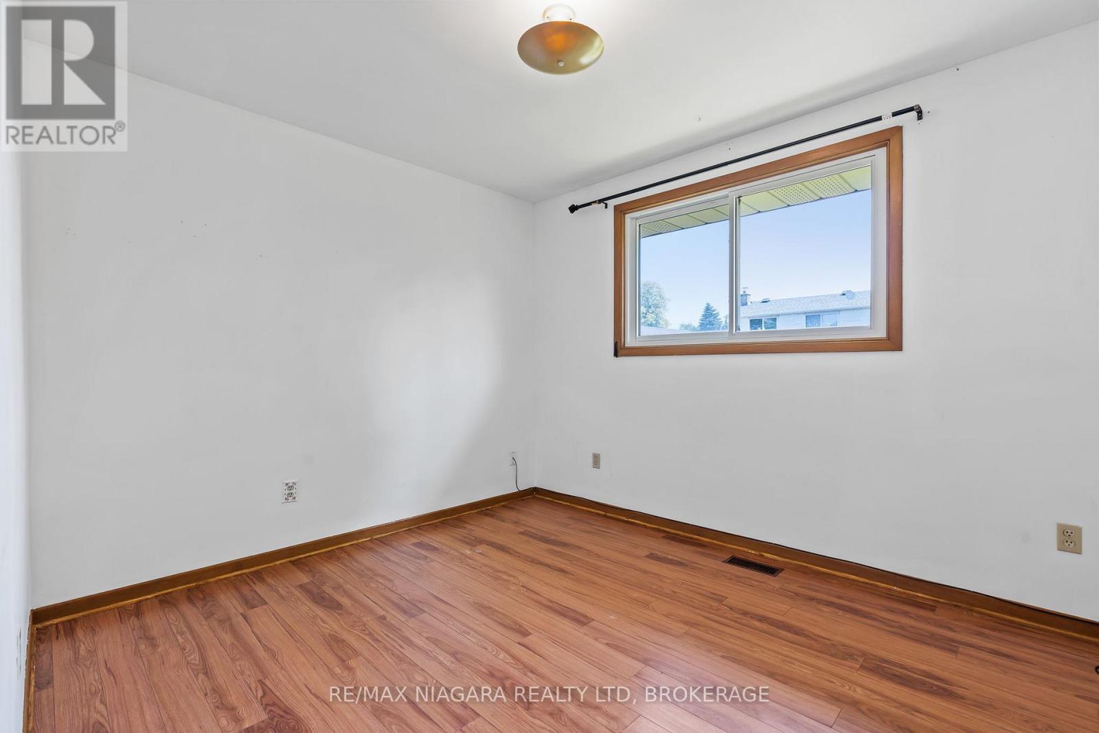 26 Forster Avenue, Thorold, Ontario  L2V 4J5 - Photo 12 - X13534340