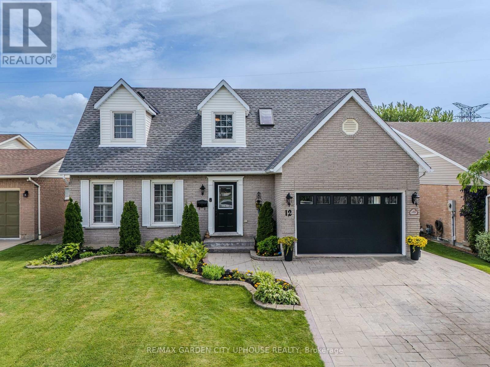 12 FOXHILL CRESCENT, St. Catharines, Ontario