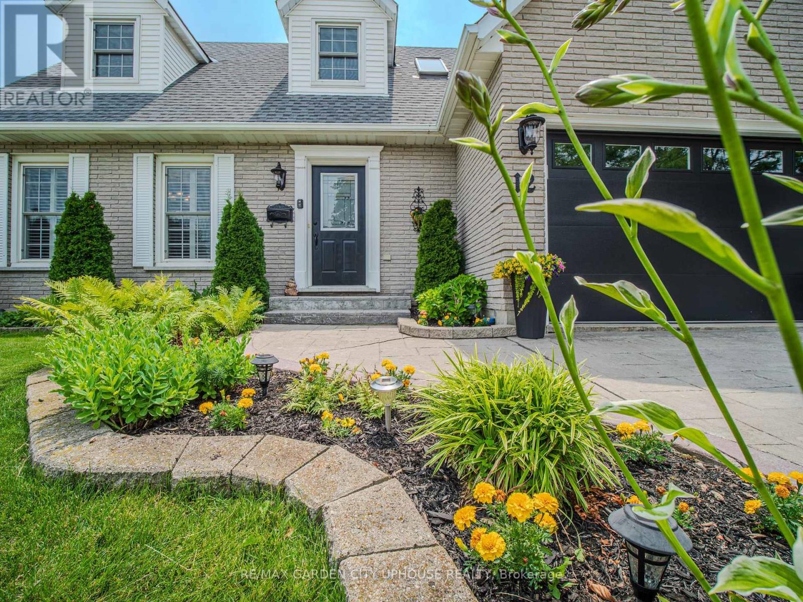 12 Foxhill Crescent, St. Catharines, Ontario  L2S 3T9 - Photo 3 - X13534410
