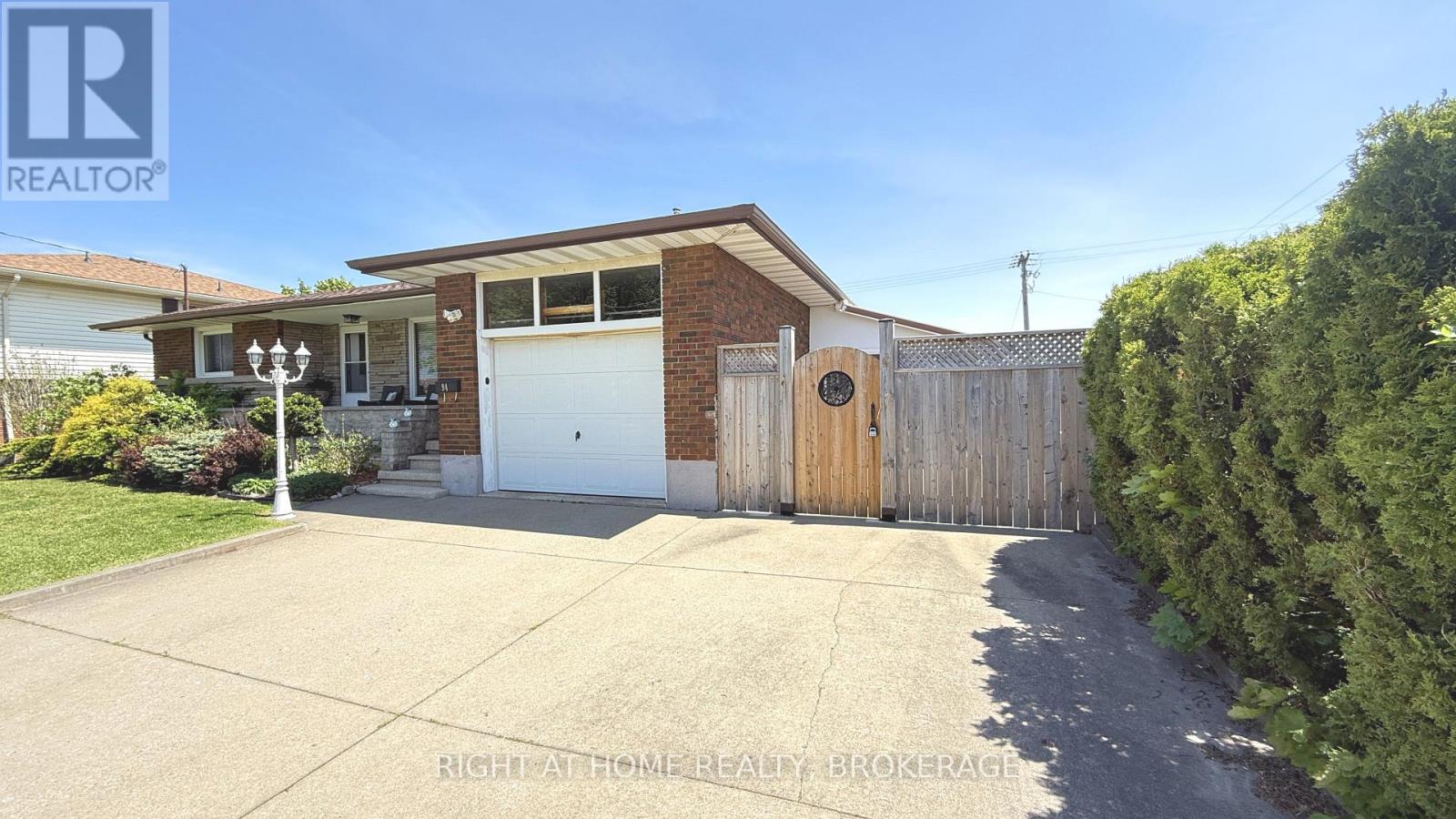 94 Wellington Street, Welland, Ontario  L3B 1B1 - Photo 2 - X13535360