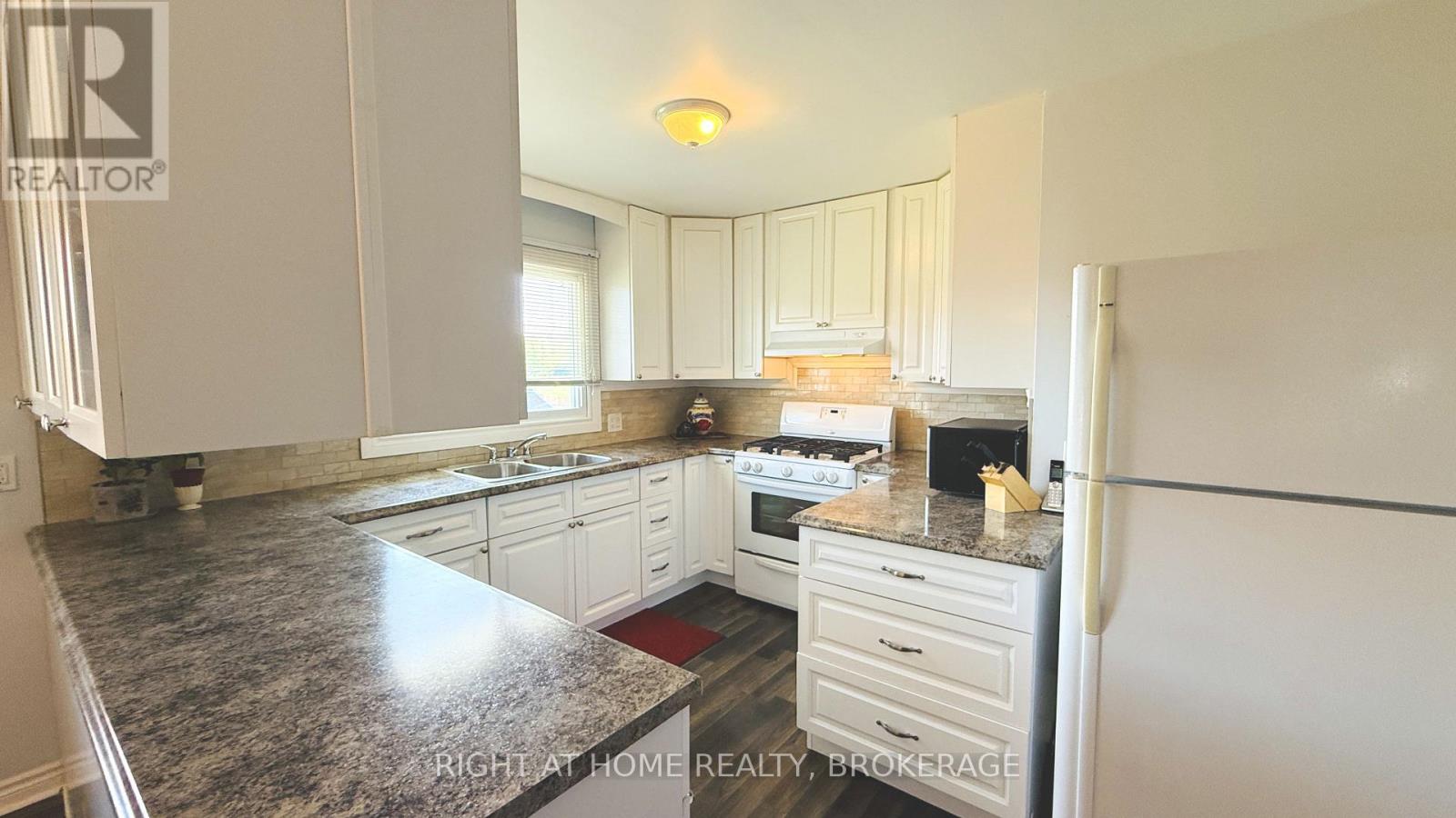 94 Wellington Street, Welland, Ontario  L3B 1B1 - Photo 6 - X13535360