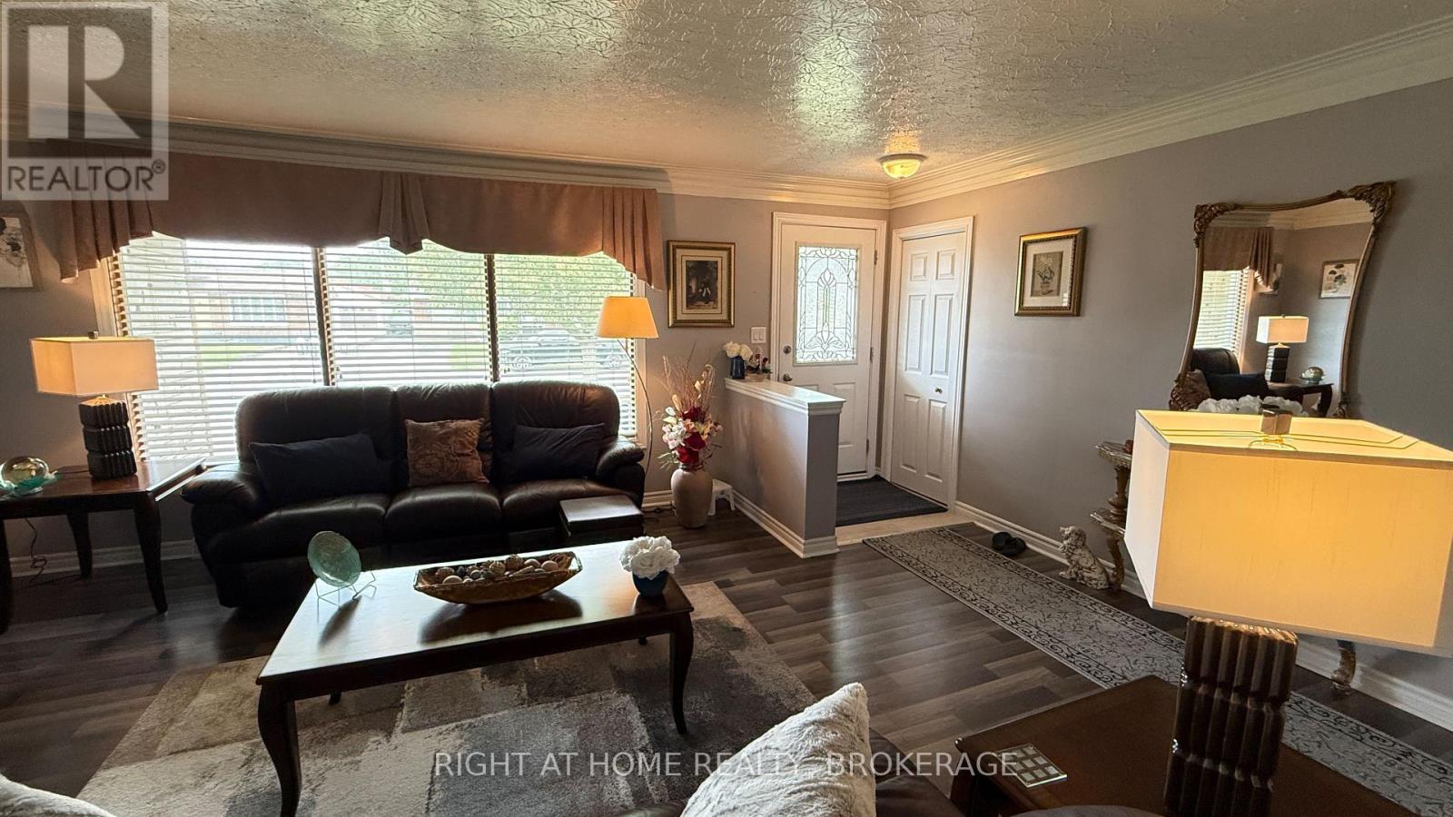 94 Wellington Street, Welland, Ontario  L3B 1B1 - Photo 9 - X13535360