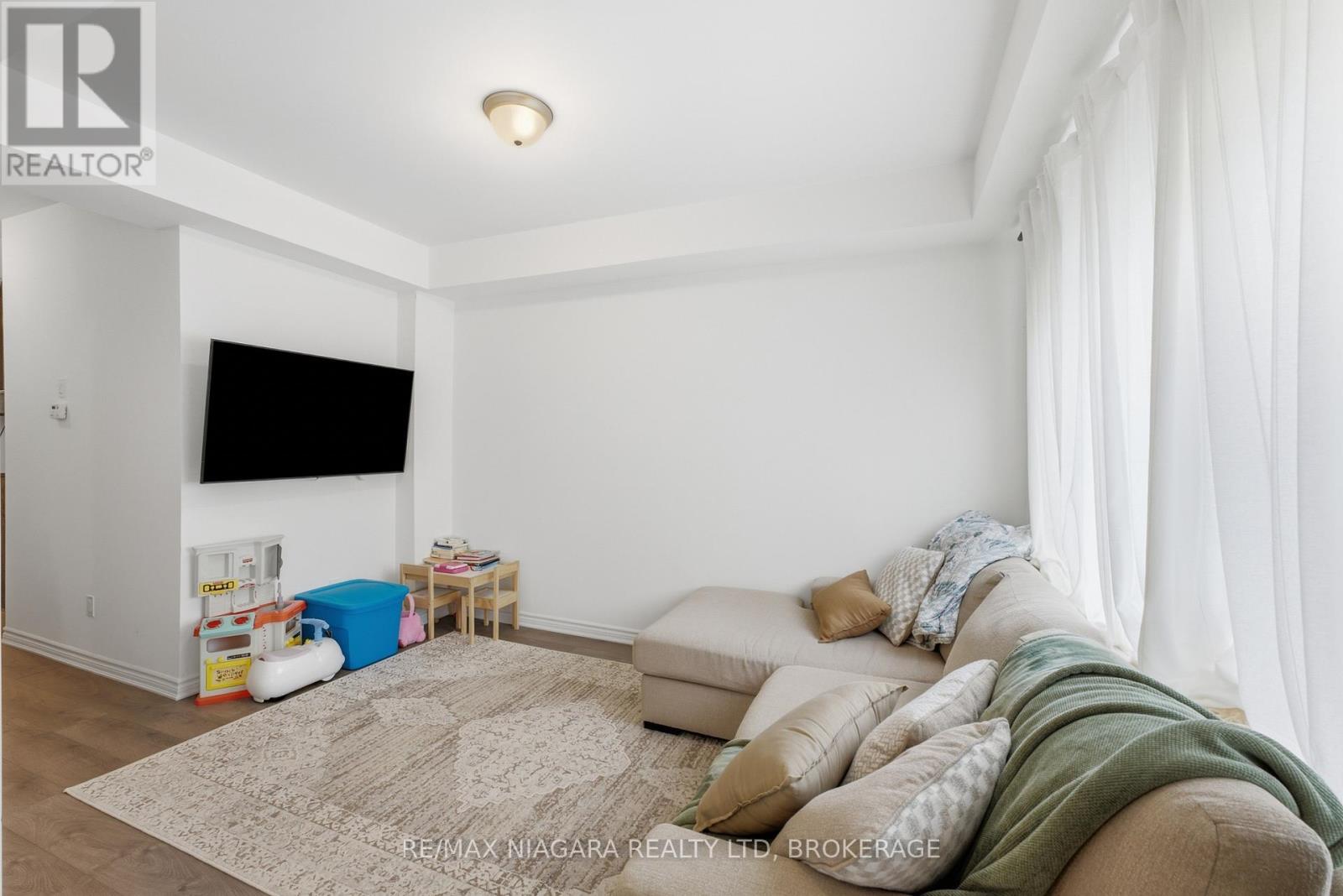 56 Sapphire Way, Thorold, Ontario  L2V 0B8 - Photo 8 - X13535440