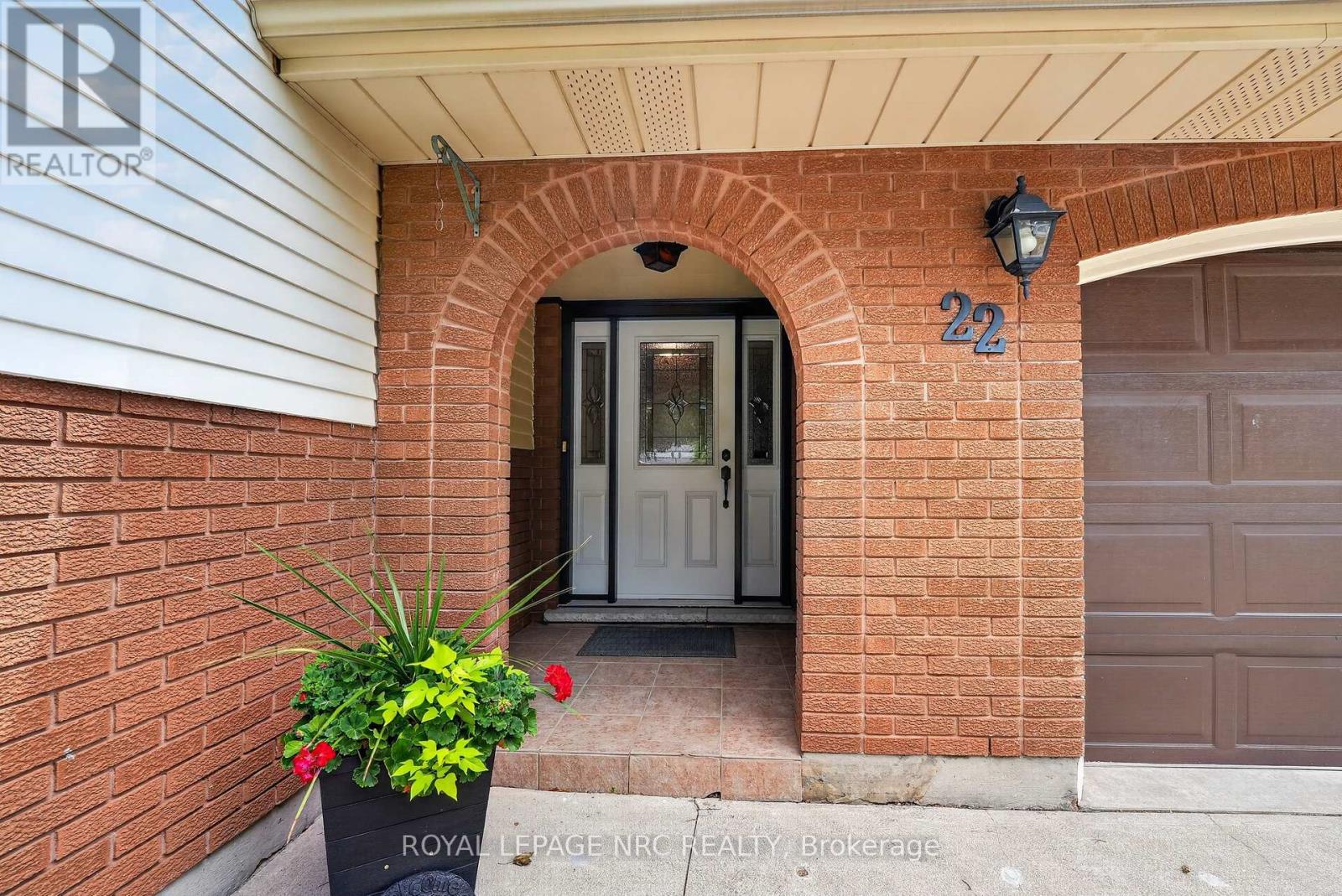 22 Jeanette Drive, St. Catharines, Ontario  L2N 6M4 - Photo 2 - X13535628