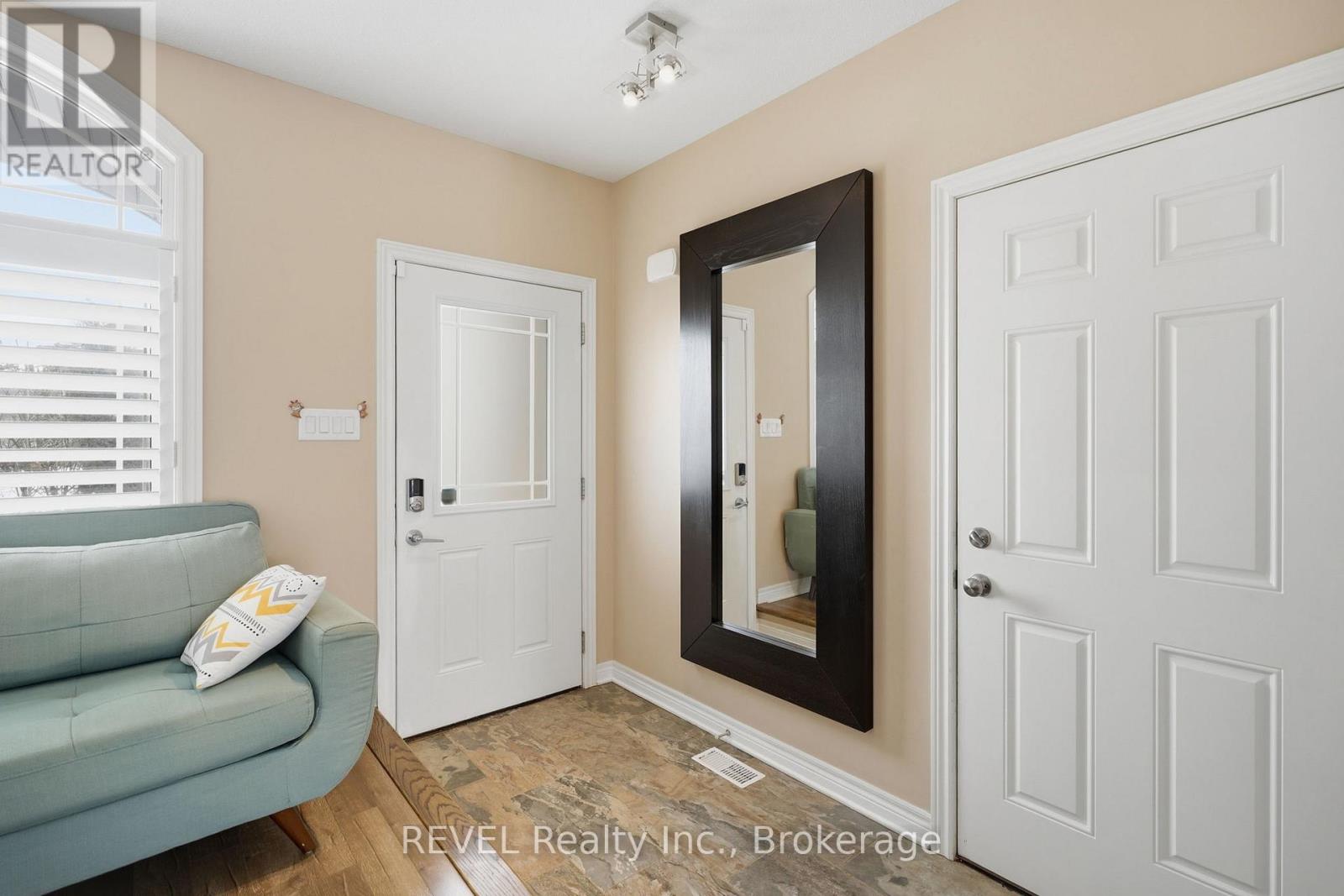 8553 Jennifer Crescent, Niagara Falls, Ontario  L2H 0J3 - Photo 4 - X13535970