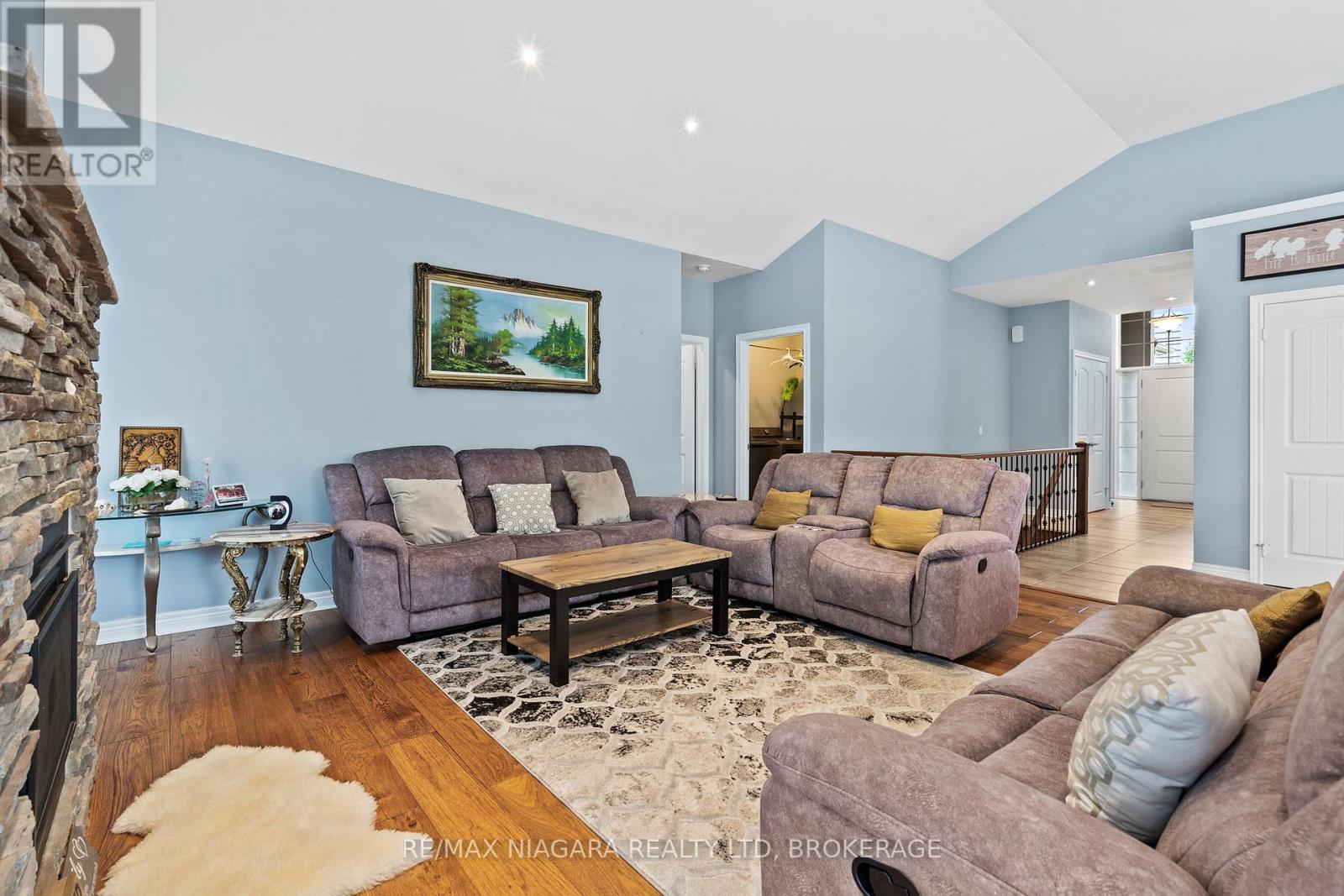 255 Lakeshore Road, St. Catharines, Ontario  L2M 1R9 - Photo 11 - X13536154