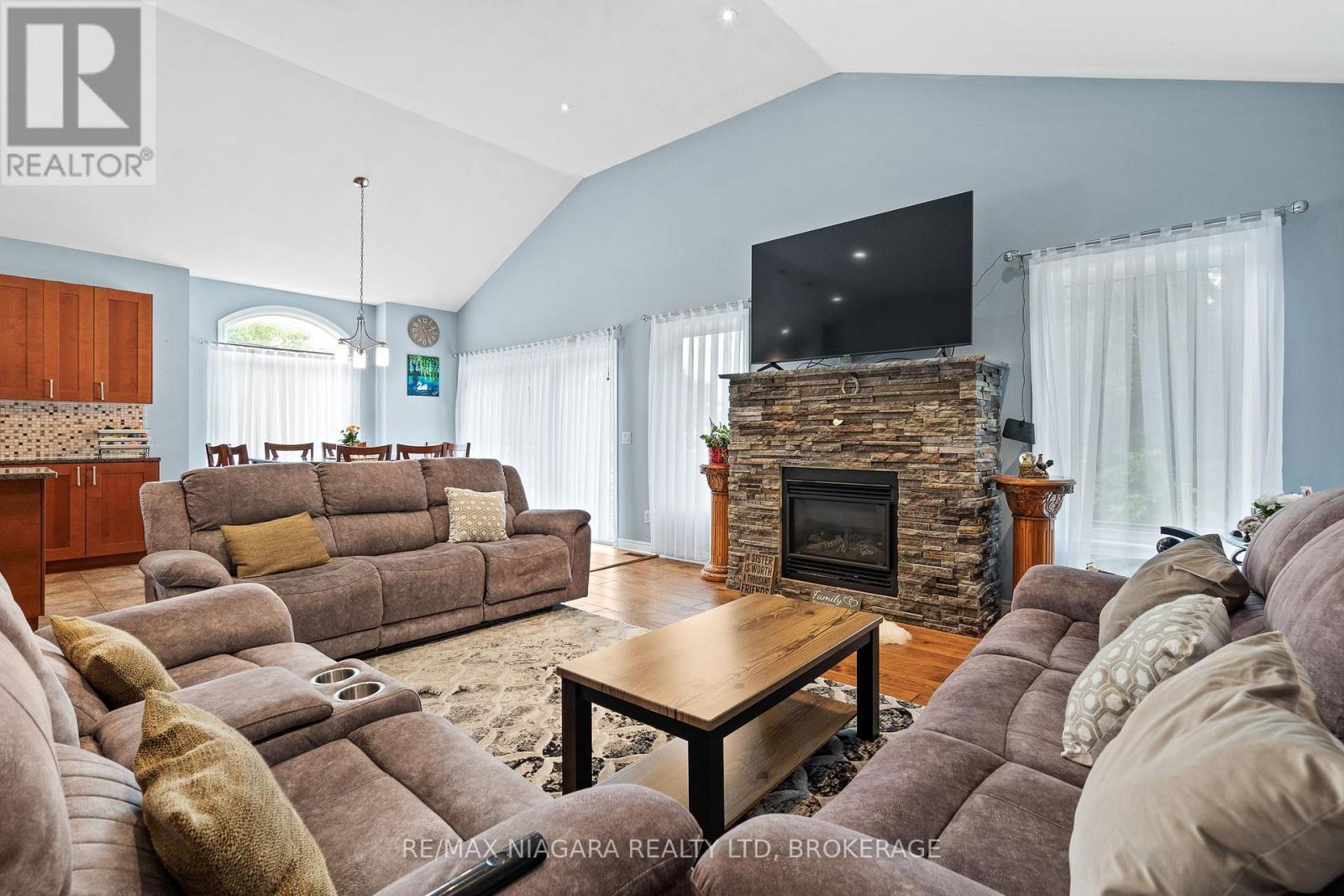 255 Lakeshore Road, St. Catharines, Ontario  L2M 1R9 - Photo 12 - X13536154