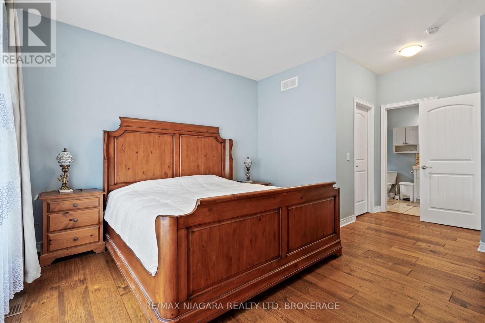 255 Lakeshore Road, St. Catharines, Ontario  L2M 1R9 - Photo 14 - X13536154