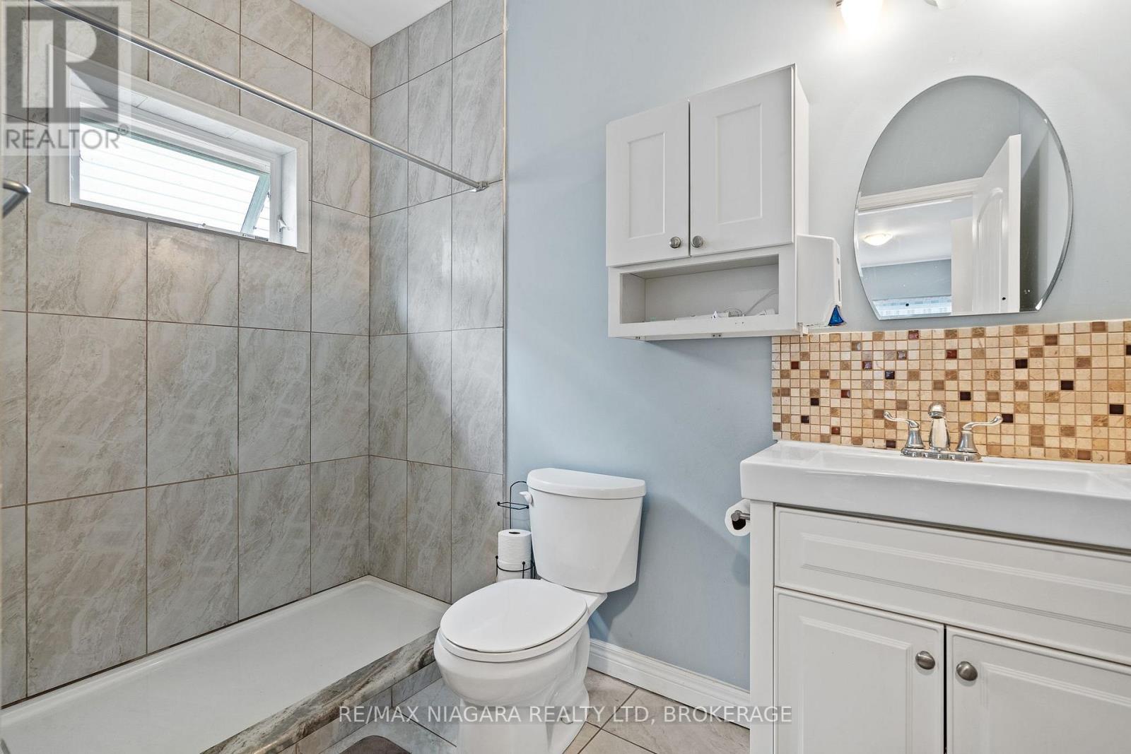 255 Lakeshore Road, St. Catharines, Ontario  L2M 1R9 - Photo 15 - X13536154
