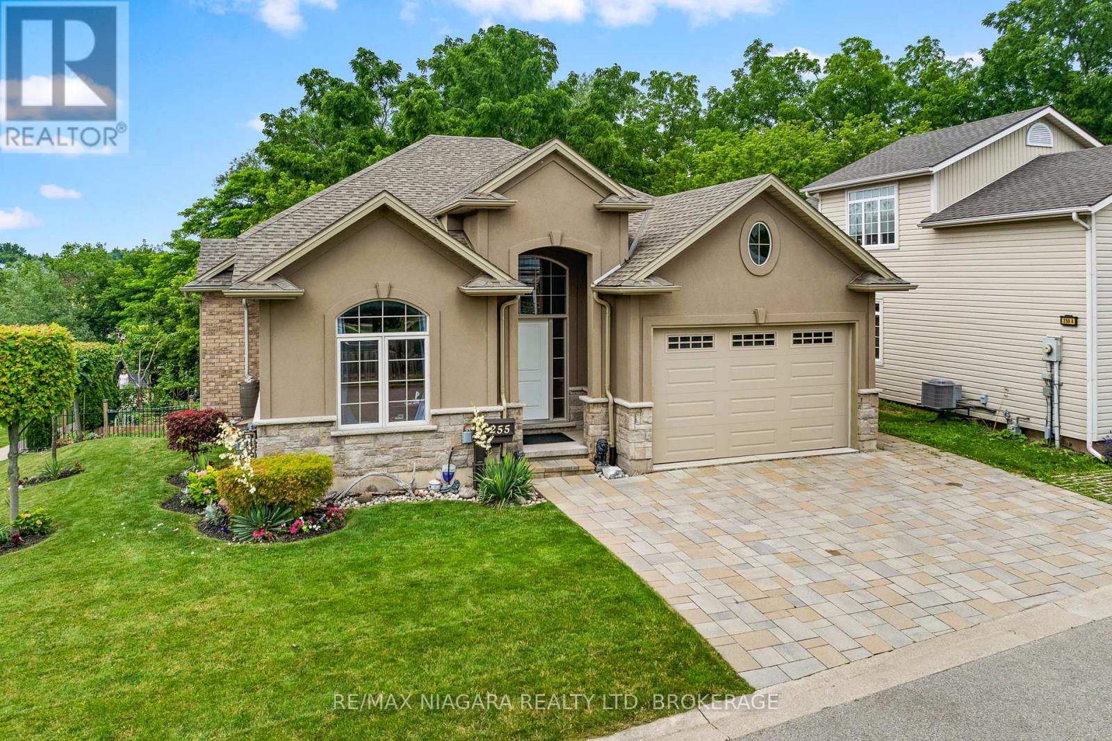 255 Lakeshore Road, St. Catharines, Ontario  L2M 1R9 - Photo 4 - X13536154