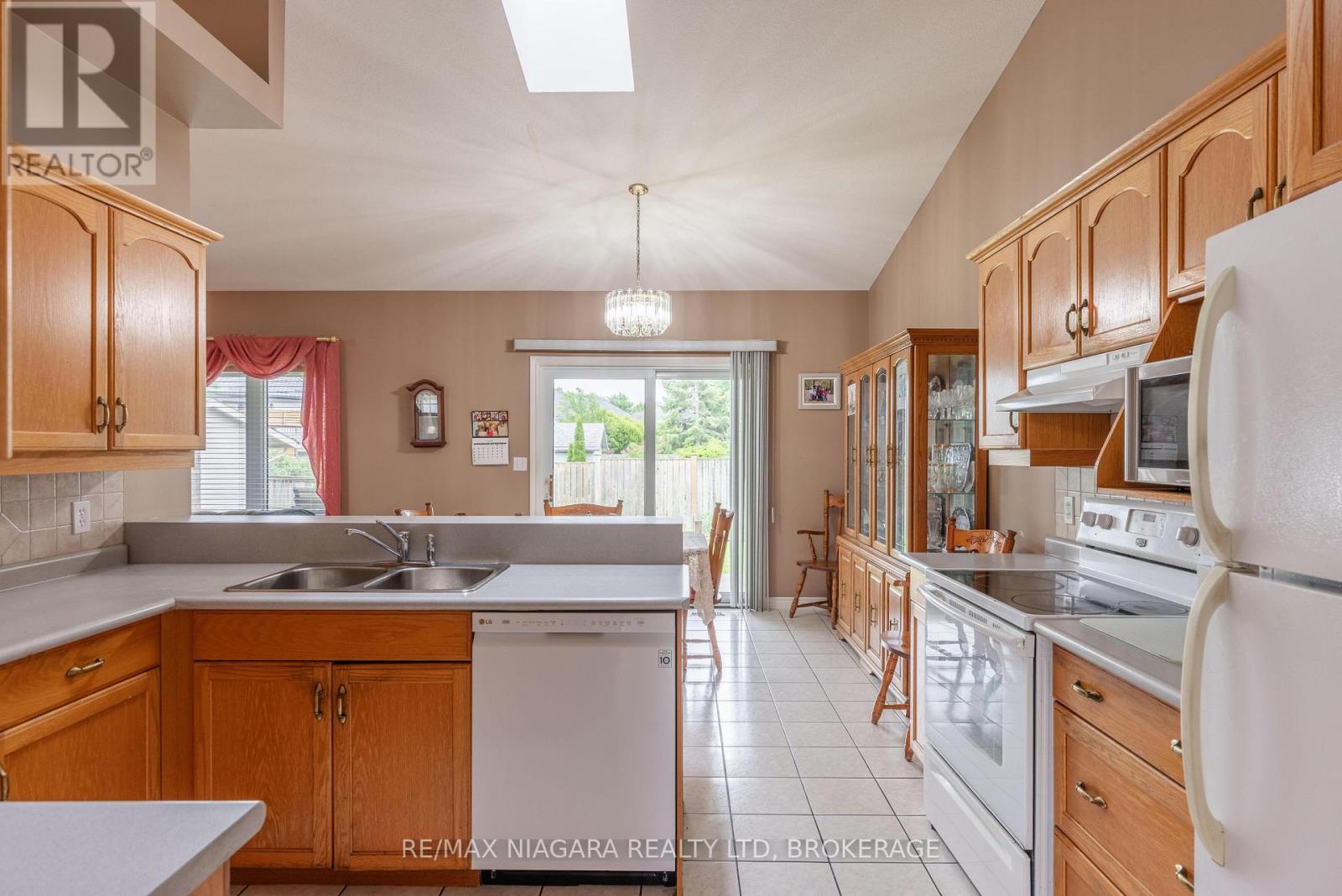 8034 Pinellas Park Drive, Niagara Falls, Ontario  L2H 3B2 - Photo 11 - X13536252