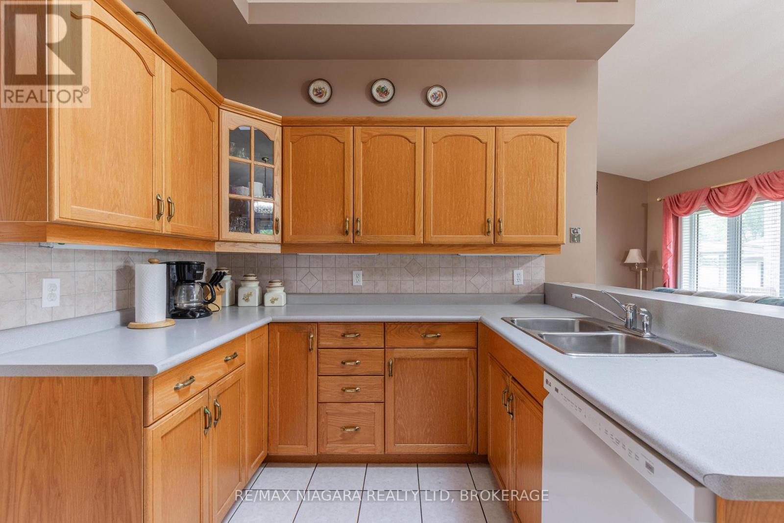 8034 Pinellas Park Drive, Niagara Falls, Ontario  L2H 3B2 - Photo 12 - X13536252