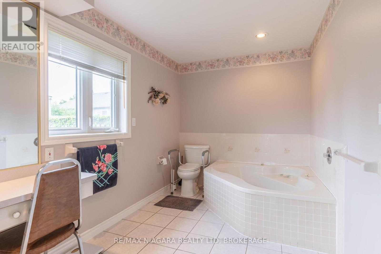 8034 Pinellas Park Drive, Niagara Falls, Ontario  L2H 3B2 - Photo 17 - X13536252