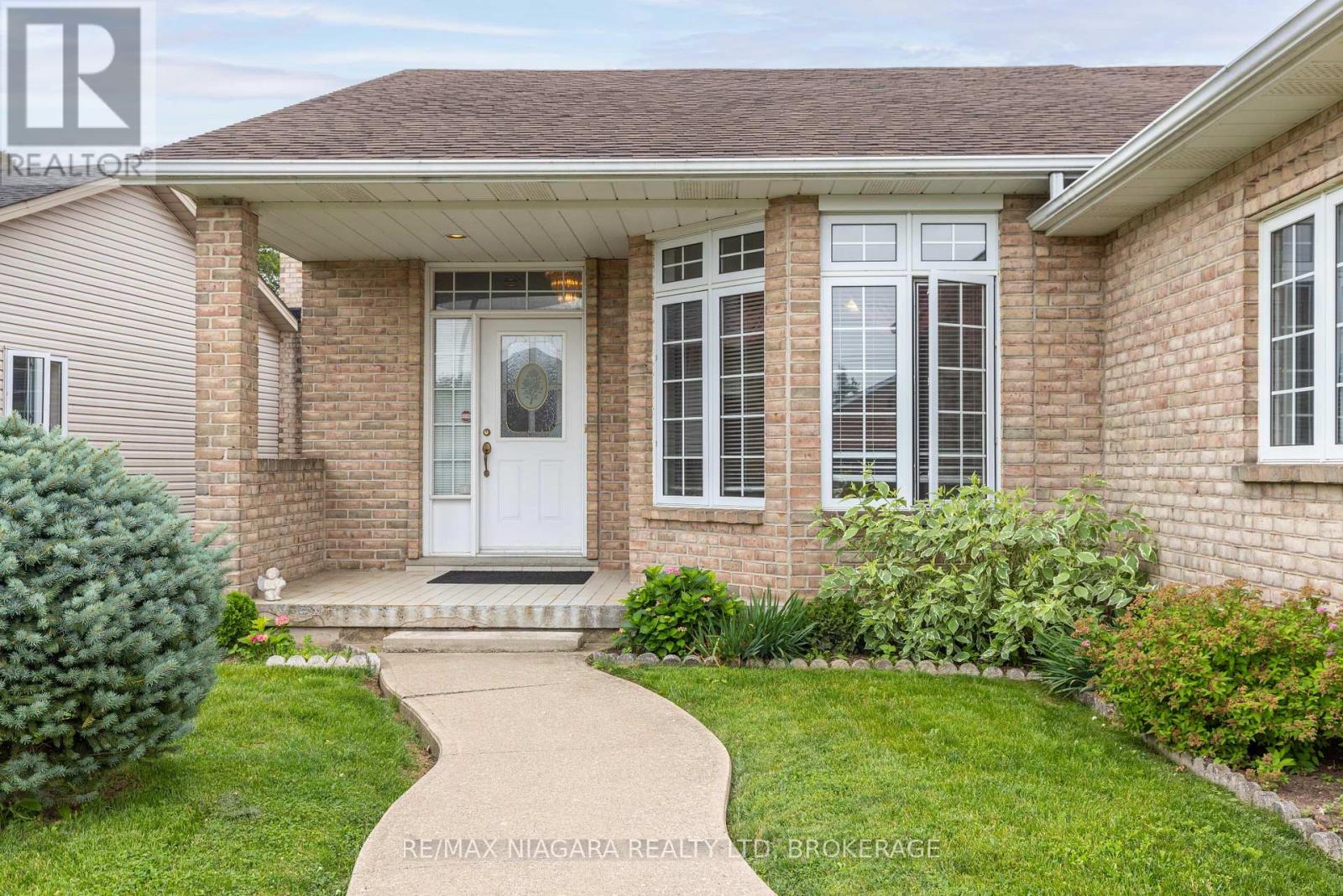 8034 Pinellas Park Drive, Niagara Falls, Ontario  L2H 3B2 - Photo 2 - X13536252