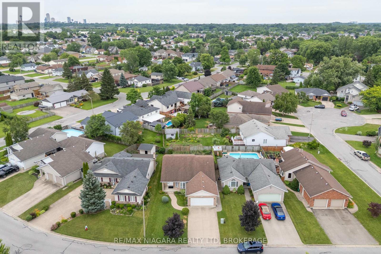 8034 Pinellas Park Drive, Niagara Falls, Ontario  L2H 3B2 - Photo 4 - X13536252