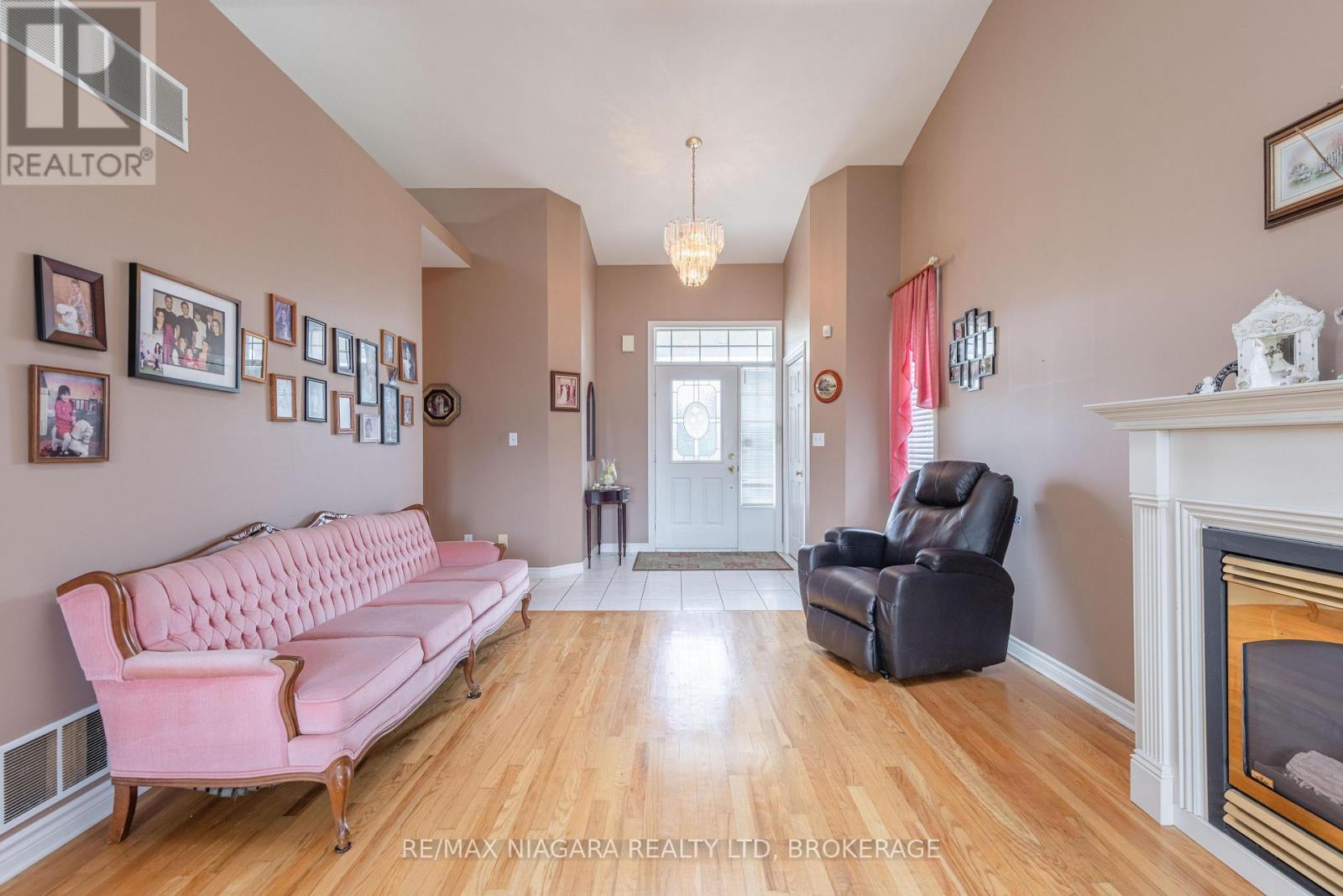 8034 Pinellas Park Drive, Niagara Falls, Ontario  L2H 3B2 - Photo 5 - X13536252