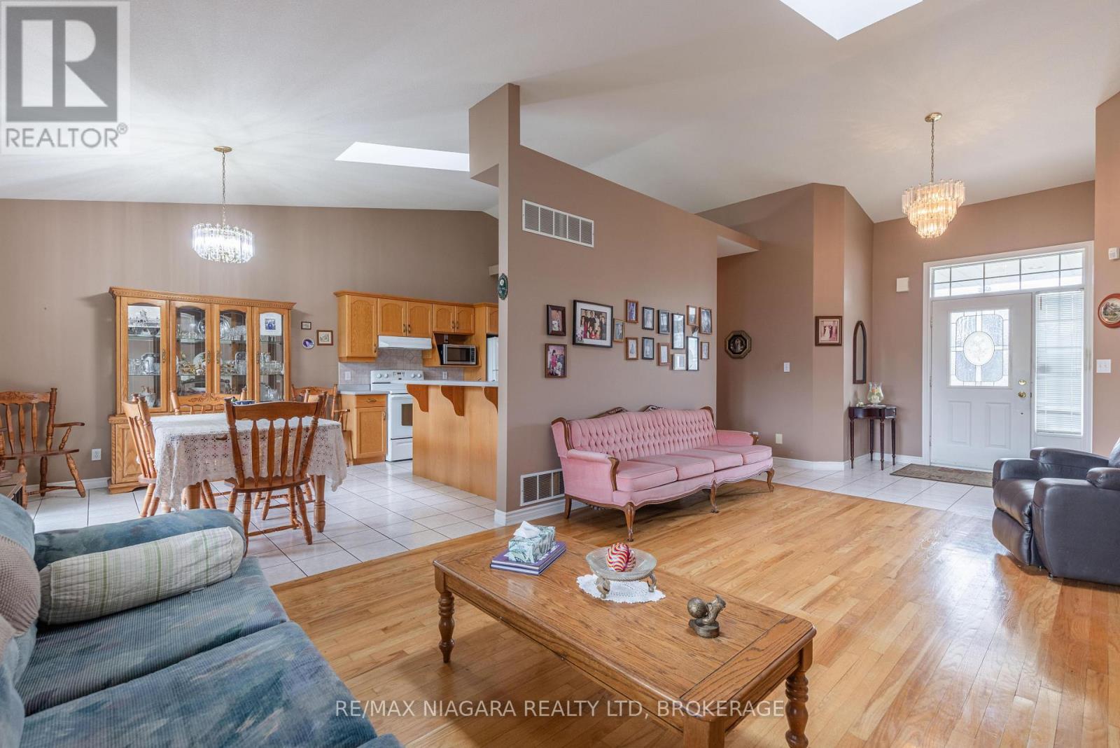 8034 Pinellas Park Drive, Niagara Falls, Ontario  L2H 3B2 - Photo 9 - X13536252