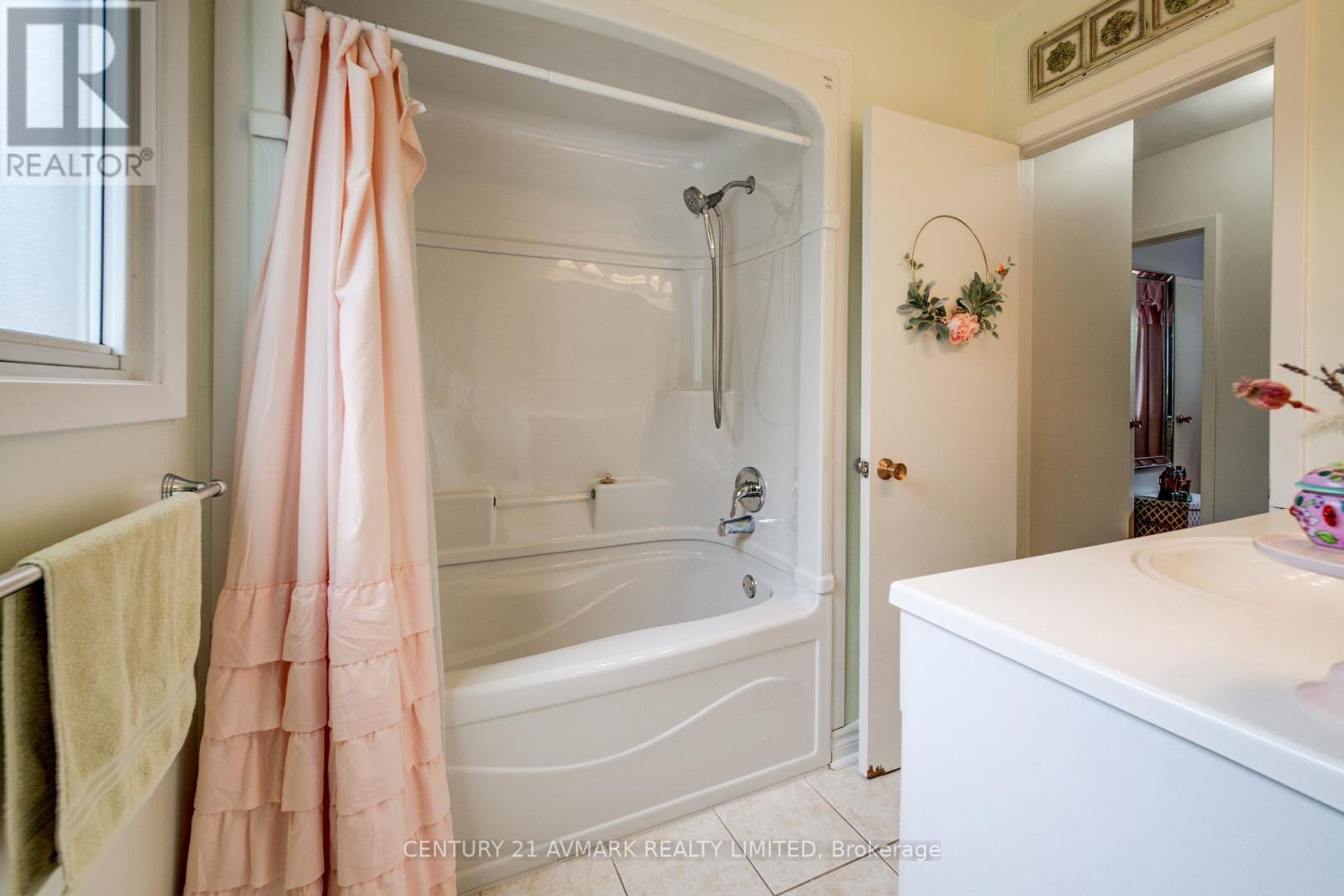 163 Lakeshore Road, St. Catharines, Ontario  L2N 2V2 - Photo 23 - X13536452