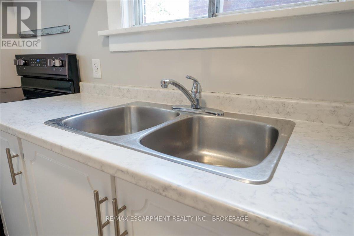 Main - 3 Carleton Street S, Thorold, Ontario  L2V 1Z5 - Photo 10 - X13537058