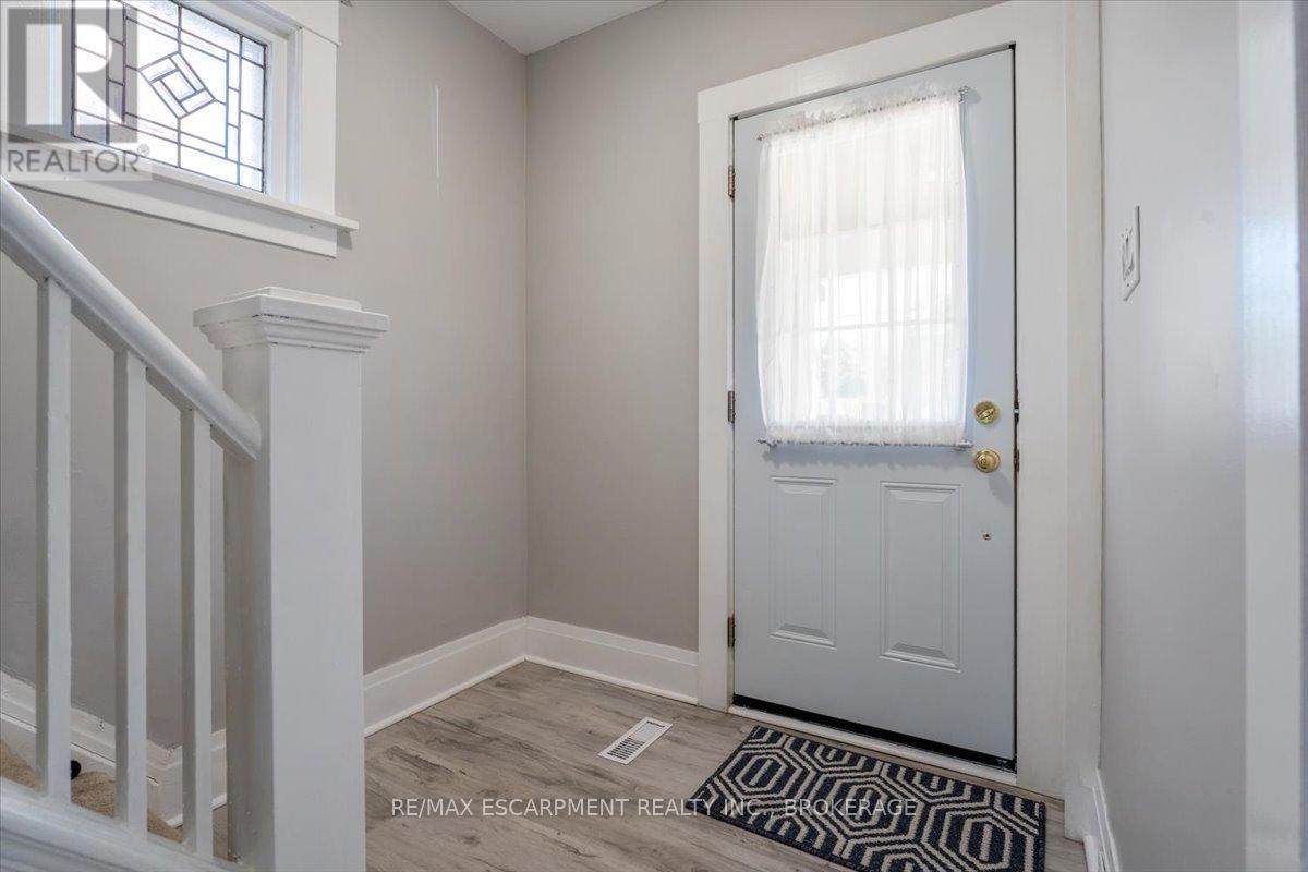 Main - 3 Carleton Street S, Thorold, Ontario  L2V 1Z5 - Photo 3 - X13537058
