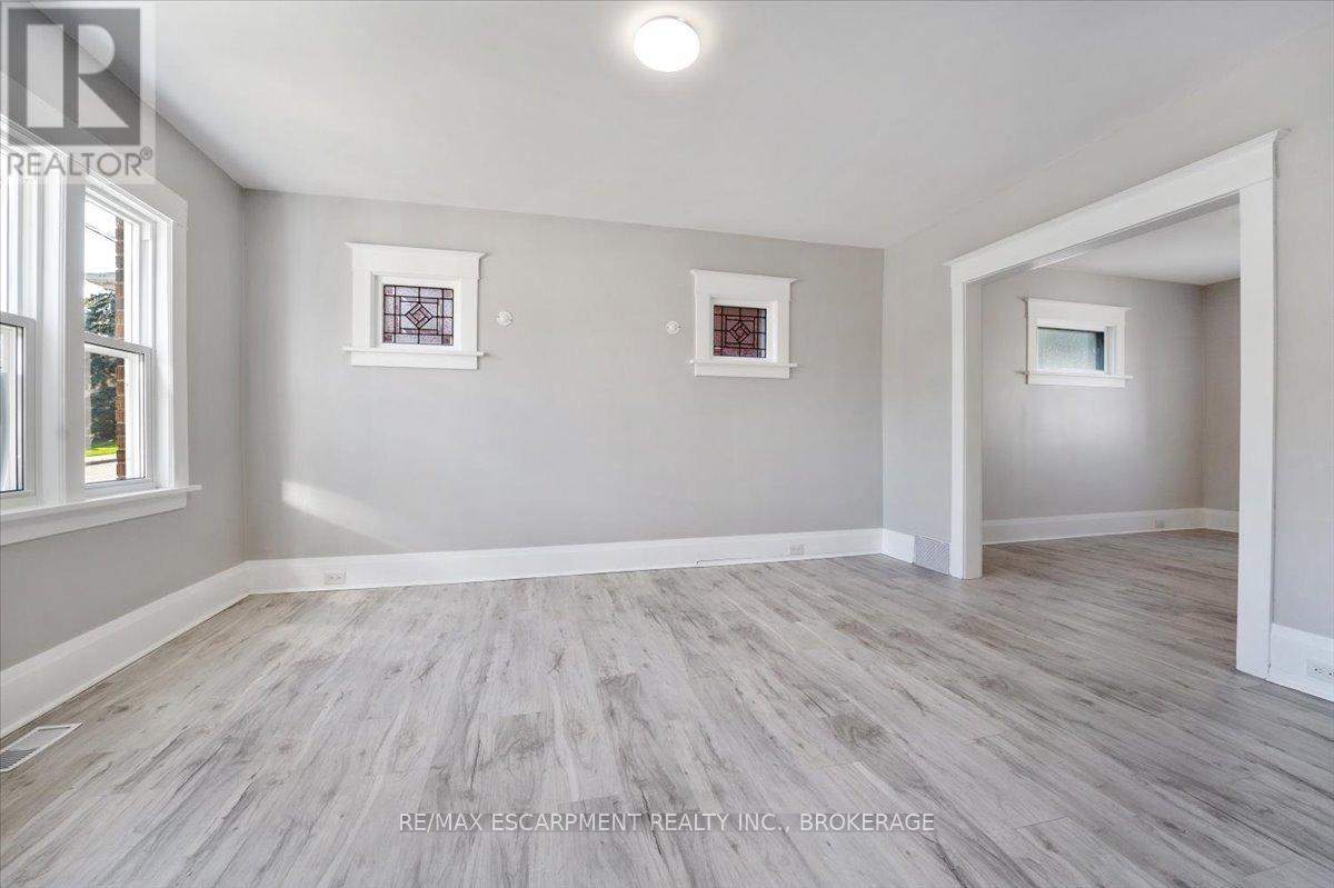 Main - 3 Carleton Street S, Thorold, Ontario  L2V 1Z5 - Photo 4 - X13537058