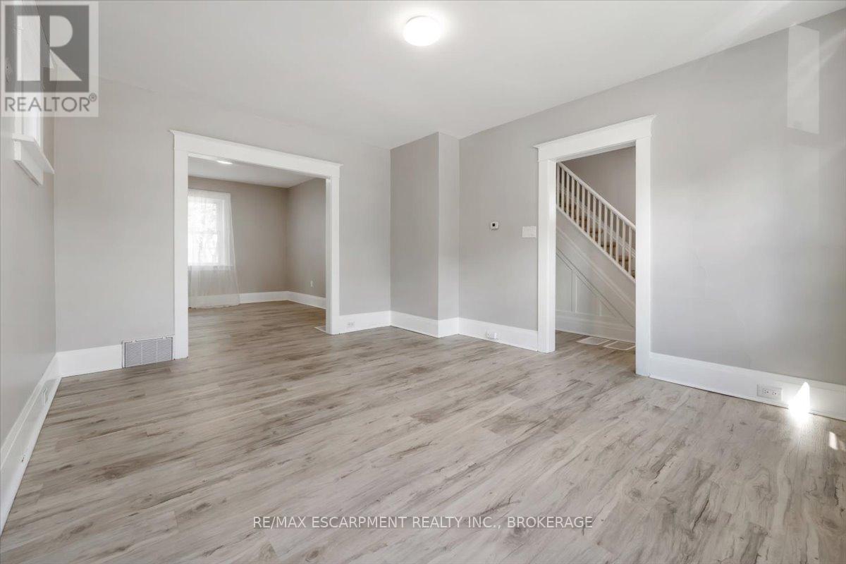 Main - 3 Carleton Street S, Thorold, Ontario  L2V 1Z5 - Photo 5 - X13537058