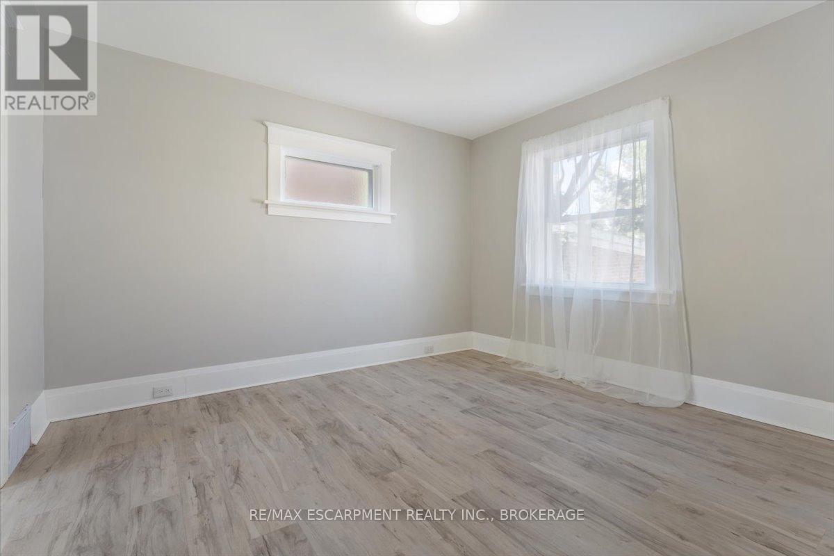 Main - 3 Carleton Street S, Thorold, Ontario  L2V 1Z5 - Photo 7 - X13537058
