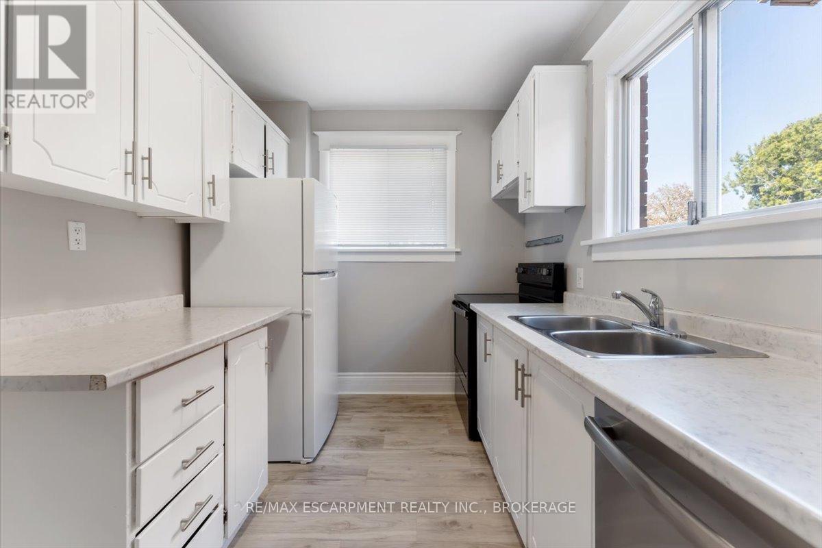 Main - 3 Carleton Street S, Thorold, Ontario  L2V 1Z5 - Photo 9 - X13537058