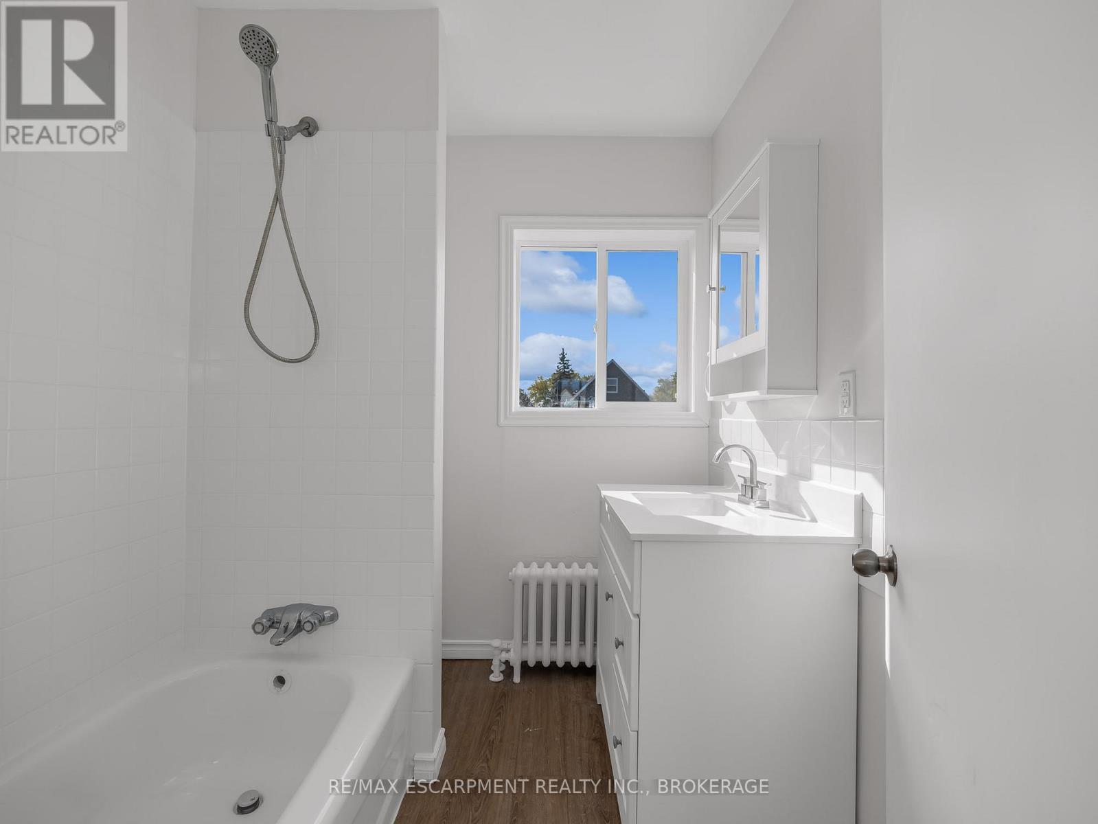 Upper - 7 Maitland Street, Thorold, Ontario  L2V 3A4 - Photo 9 - X13537078