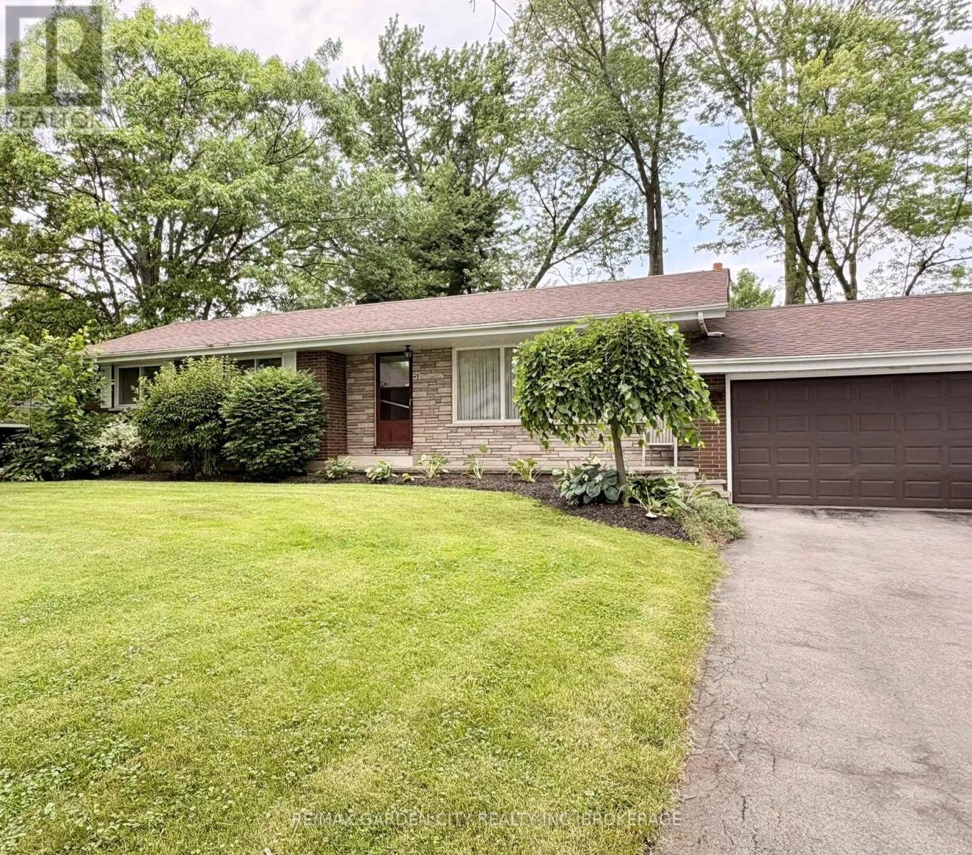 51 BACON LANE, Pelham, Ontario