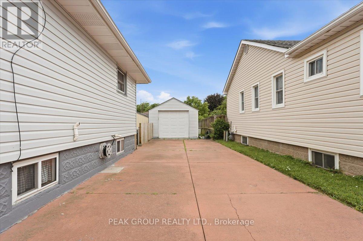 6233 Montrose Road, Niagara Falls, Ontario  L2H 1L5 - Photo 2 - X13538488