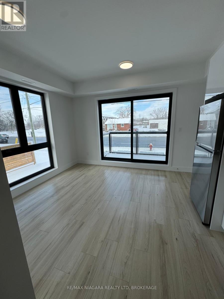 206 - 7277 Wilson Crescent, Niagara Falls, Ontario  L2G 7G5 - Photo 2 - X13538640