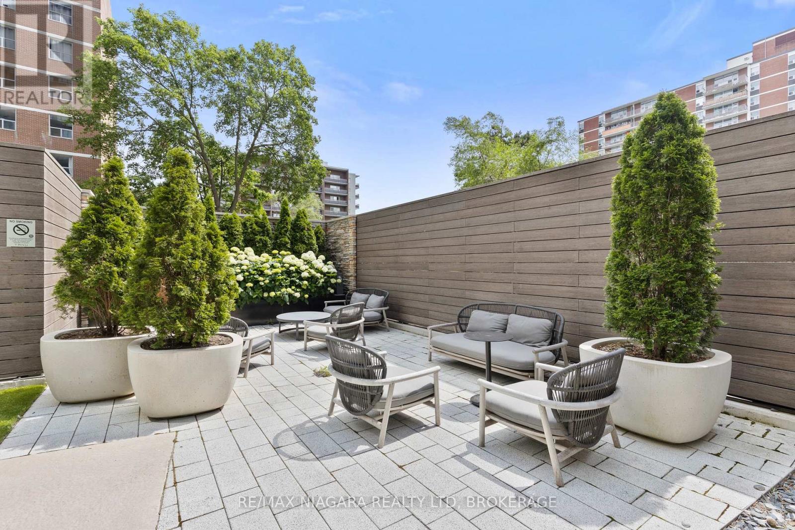 717 - 21 Park Street E, Mississauga, Ontario  L5G 1L7 - Photo 2 - W13540424